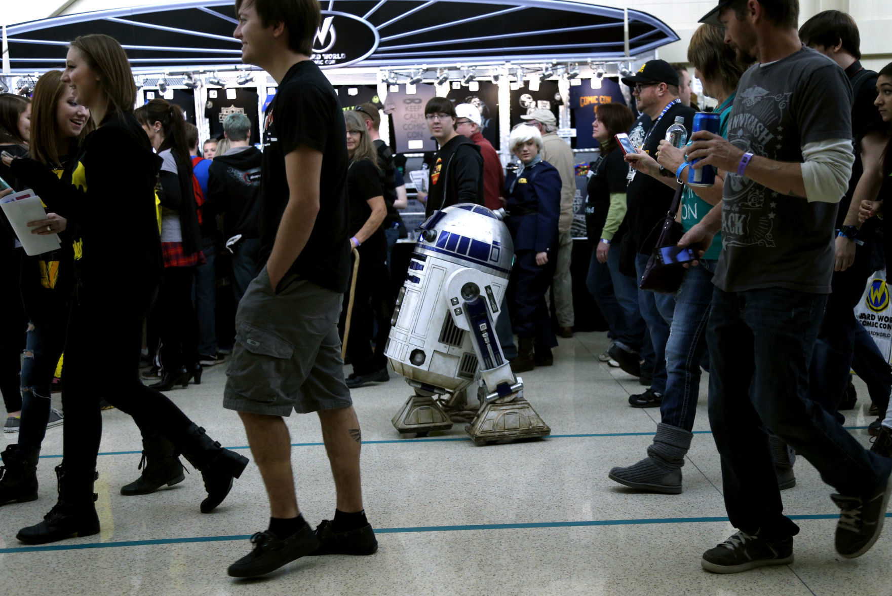 How can you go to Wizard World?